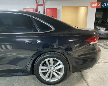 Чорний Фольксваген Пассат, об'ємом двигуна 2 л та пробігом 189 тис. км за 18700 $, фото 6 на Automoto.ua