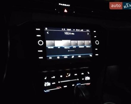 Фольксваген Пассат 2021 у Черкасах на Automoto.ua Чорний Фольксваген Пассат, об'ємом двигуна 2 л та пробігом 67 тис. км за 28500 $, фото 23 на Automoto.ua