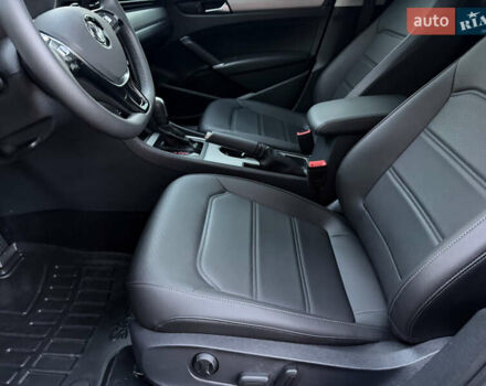 Черный Фольксваген Пассат, объемом двигателя 2 л и пробегом 39 тыс. км за 17499 $, фото 16 на Automoto.ua