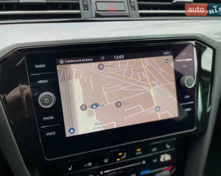 Чорний Фольксваген Пассат, об'ємом двигуна 2 л та пробігом 193 тис. км за 23500 $, фото 136 на Automoto.ua