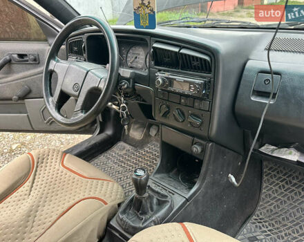 Черный Фольксваген Пассат, объемом двигателя 1.6 л и пробегом 320 тыс. км за 1499 $, фото 15 на Automoto.ua