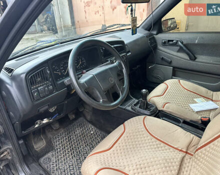 Черный Фольксваген Пассат, объемом двигателя 1.6 л и пробегом 320 тыс. км за 1499 $, фото 10 на Automoto.ua