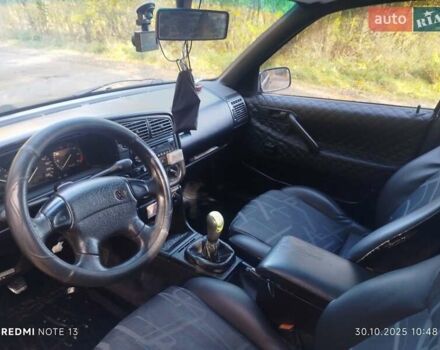 Черный Фольксваген Пассат, объемом двигателя 1.8 л и пробегом 330 тыс. км за 2500 $, фото 2 на Automoto.ua