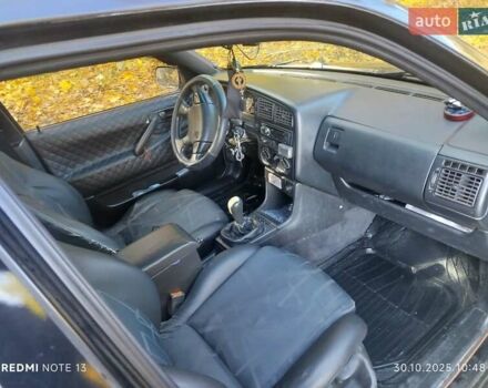 Черный Фольксваген Пассат, объемом двигателя 1.8 л и пробегом 330 тыс. км за 2500 $, фото 1 на Automoto.ua