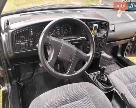 Черный Фольксваген Пассат, объемом двигателя 1.78 л и пробегом 241 тыс. км за 2251 $, фото 4 на Automoto.ua