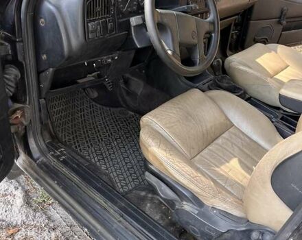 Черный Фольксваген Пассат, объемом двигателя 1.98 л и пробегом 404 тыс. км за 1950 $, фото 4 на Automoto.ua