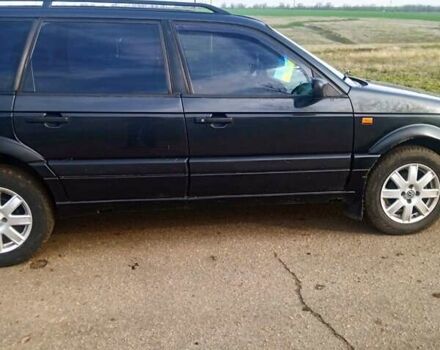 Черный Фольксваген Пассат, объемом двигателя 2 л и пробегом 400 тыс. км за 2000 $, фото 1 на Automoto.ua