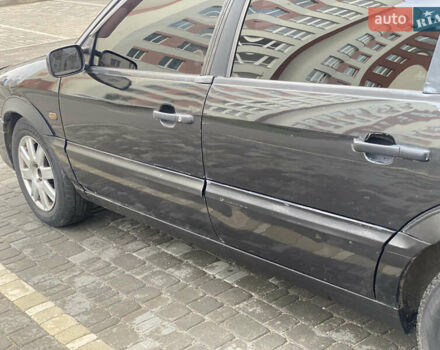 Чорний Фольксваген Пассат, об'ємом двигуна 1.8 л та пробігом 415 тис. км за 2299 $, фото 7 на Automoto.ua