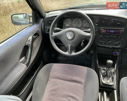 Черный Фольксваген Пассат, объемом двигателя 2 л и пробегом 330 тыс. км за 3550 $, фото 31 на Automoto.ua