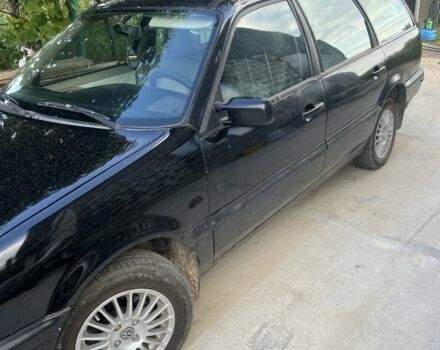 Черный Фольксваген Пассат, объемом двигателя 1.8 л и пробегом 450 тыс. км за 1800 $, фото 1 на Automoto.ua