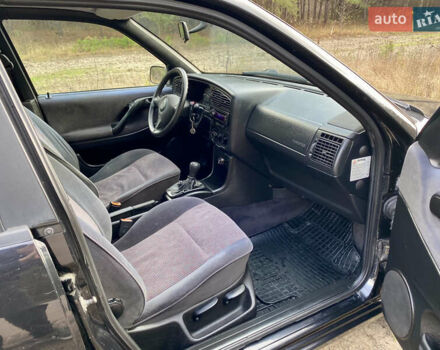 Черный Фольксваген Пассат, объемом двигателя 2 л и пробегом 330 тыс. км за 3550 $, фото 20 на Automoto.ua