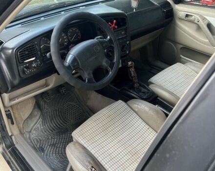 Черный Фольксваген Пассат, объемом двигателя 1.8 л и пробегом 450 тыс. км за 1800 $, фото 4 на Automoto.ua