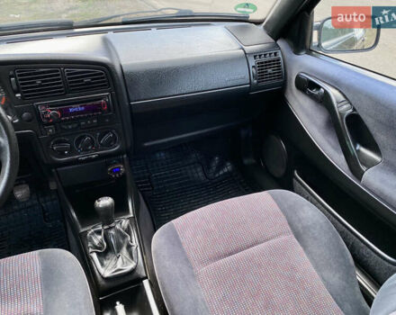 Черный Фольксваген Пассат, объемом двигателя 2 л и пробегом 330 тыс. км за 3550 $, фото 32 на Automoto.ua