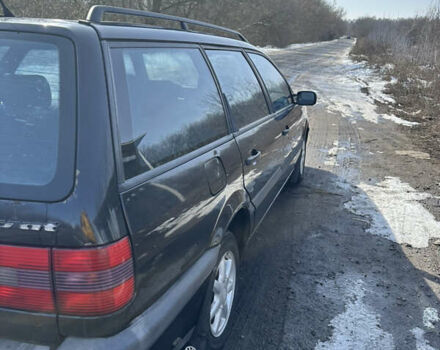 Черный Фольксваген Пассат, объемом двигателя 1.8 л и пробегом 300 тыс. км за 2500 $, фото 8 на Automoto.ua