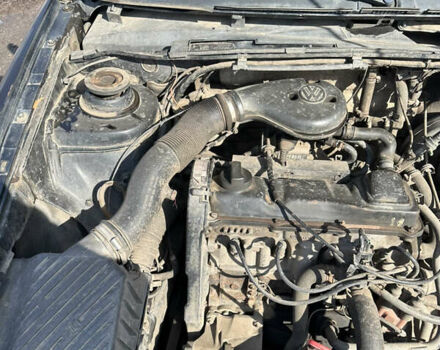 Черный Фольксваген Пассат, объемом двигателя 1.8 л и пробегом 300 тыс. км за 2500 $, фото 39 на Automoto.ua