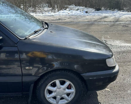 Черный Фольксваген Пассат, объемом двигателя 1.8 л и пробегом 300 тыс. км за 2500 $, фото 4 на Automoto.ua