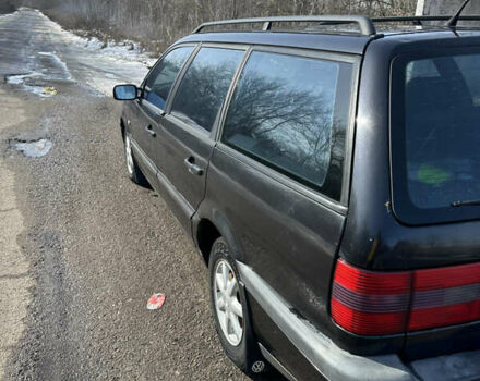 Черный Фольксваген Пассат, объемом двигателя 1.8 л и пробегом 300 тыс. км за 2500 $, фото 15 на Automoto.ua