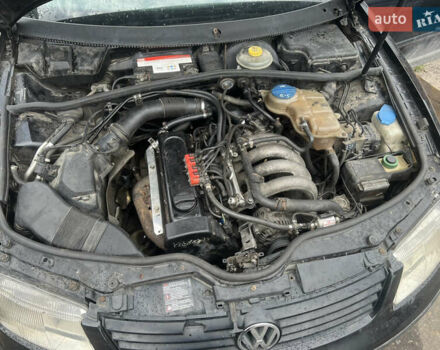 Черный Фольксваген Пассат, объемом двигателя 1.6 л и пробегом 350 тыс. км за 3200 $, фото 16 на Automoto.ua