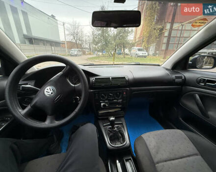 Черный Фольксваген Пассат, объемом двигателя 1.6 л и пробегом 335 тыс. км за 2999 $, фото 11 на Automoto.ua