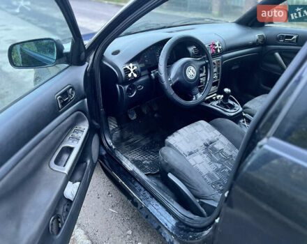 Черный Фольксваген Пассат, объемом двигателя 1.6 л и пробегом 350 тыс. км за 3200 $, фото 14 на Automoto.ua