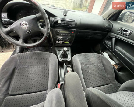 Черный Фольксваген Пассат, объемом двигателя 1.9 л и пробегом 481 тыс. км за 3299 $, фото 18 на Automoto.ua