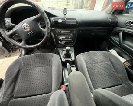 Черный Фольксваген Пассат, объемом двигателя 1.9 л и пробегом 481 тыс. км за 3299 $, фото 20 на Automoto.ua