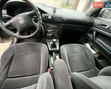 Черный Фольксваген Пассат, объемом двигателя 1.9 л и пробегом 481 тыс. км за 3299 $, фото 17 на Automoto.ua