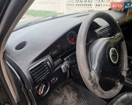 Черный Фольксваген Пассат, объемом двигателя 1.9 л и пробегом 408 тыс. км за 2800 $, фото 28 на Automoto.ua