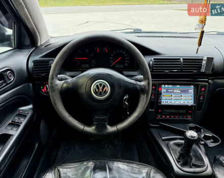 Черный Фольксваген Пассат, объемом двигателя 1.9 л и пробегом 408 тыс. км за 2999 $, фото 32 на Automoto.ua