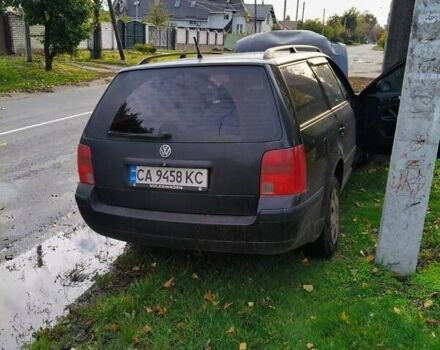 Черный Фольксваген Пассат, объемом двигателя 1.8 л и пробегом 345 тыс. км за 1883 $, фото 4 на Automoto.ua
