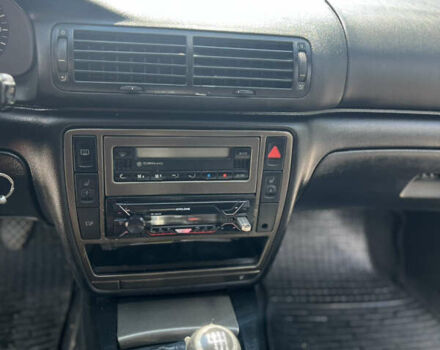 Черный Фольксваген Пассат, объемом двигателя 2.5 л и пробегом 362 тыс. км за 3700 $, фото 11 на Automoto.ua