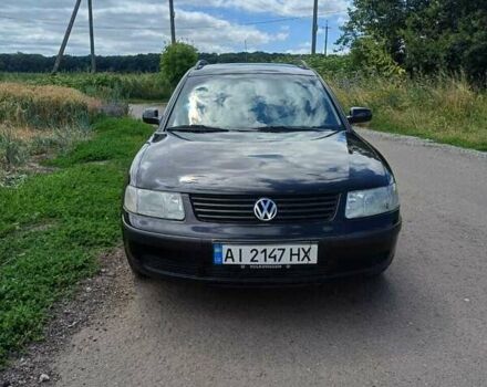 Черный Фольксваген Пассат, объемом двигателя 1.6 л и пробегом 200 тыс. км за 5000 $, фото 1 на Automoto.ua