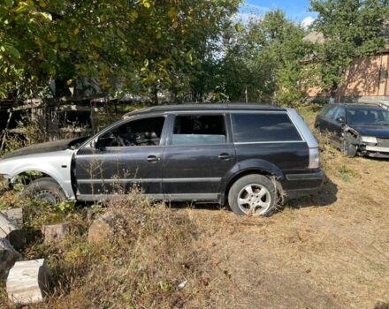 Черный Фольксваген Пассат, объемом двигателя 1.6 л и пробегом 35 тыс. км за 3000 $, фото 4 на Automoto.ua