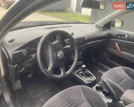 Черный Фольксваген Пассат, объемом двигателя 1.6 л и пробегом 358 тыс. км за 4100 $, фото 5 на Automoto.ua