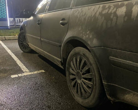 Черный Фольксваген Пассат, объемом двигателя 1.9 л и пробегом 492 тыс. км за 3600 $, фото 4 на Automoto.ua