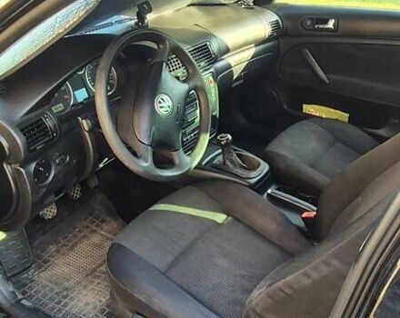 Черный Фольксваген Пассат, объемом двигателя 1.6 л и пробегом 296 тыс. км за 5200 $, фото 6 на Automoto.ua