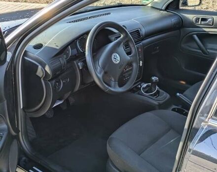 Черный Фольксваген Пассат, объемом двигателя 1.6 л и пробегом 295 тыс. км за 4300 $, фото 5 на Automoto.ua