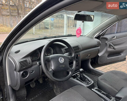 Черный Фольксваген Пассат, объемом двигателя 1.9 л и пробегом 328 тыс. км за 4200 $, фото 16 на Automoto.ua