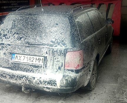 Чорний Фольксваген Пассат, об'ємом двигуна 1.6 л та пробігом 263 тис. км за 4250 $, фото 7 на Automoto.ua