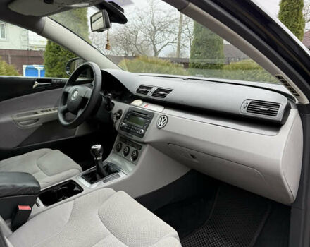 Черный Фольксваген Пассат, объемом двигателя 2 л и пробегом 350 тыс. км за 5850 $, фото 24 на Automoto.ua