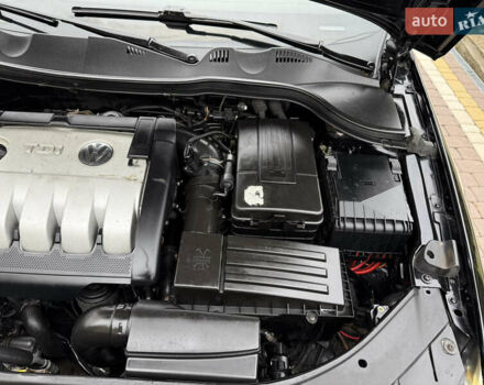 Черный Фольксваген Пассат, объемом двигателя 2 л и пробегом 350 тыс. км за 5850 $, фото 28 на Automoto.ua