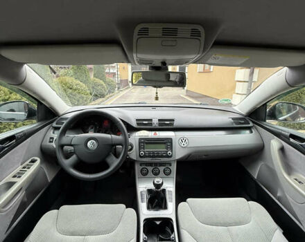 Черный Фольксваген Пассат, объемом двигателя 2 л и пробегом 350 тыс. км за 5850 $, фото 15 на Automoto.ua