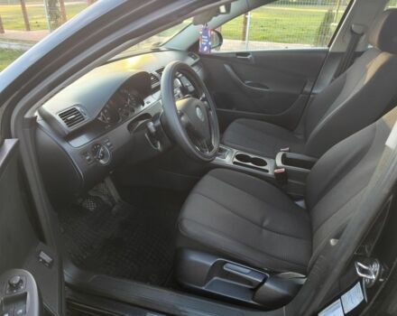 Черный Фольксваген Пассат, объемом двигателя 2 л и пробегом 240 тыс. км за 2750 $, фото 5 на Automoto.ua