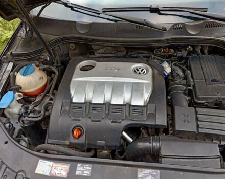 Черный Фольксваген Пассат, объемом двигателя 1.97 л и пробегом 255 тыс. км за 6400 $, фото 7 на Automoto.ua