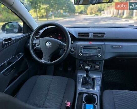 Черный Фольксваген Пассат, объемом двигателя 1.6 л и пробегом 270 тыс. км за 5200 $, фото 24 на Automoto.ua