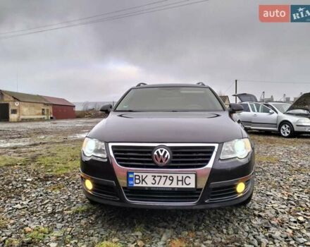 Черный Фольксваген Пассат, объемом двигателя 1.6 л и пробегом 290 тыс. км за 7000 $, фото 3 на Automoto.ua