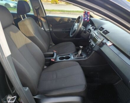 Черный Фольксваген Пассат, объемом двигателя 2 л и пробегом 240 тыс. км за 2750 $, фото 4 на Automoto.ua