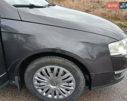 Черный Фольксваген Пассат, объемом двигателя 2 л и пробегом 290 тыс. км за 5200 $, фото 2 на Automoto.ua