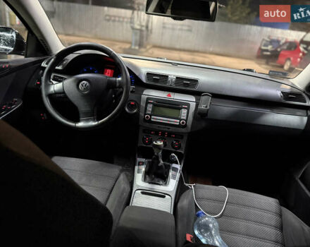 Черный Фольксваген Пассат, объемом двигателя 1.9 л и пробегом 300 тыс. км за 2400 $, фото 13 на Automoto.ua