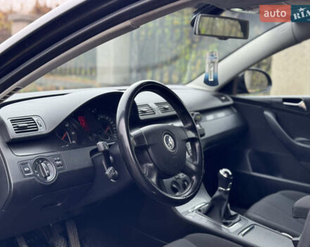 Черный Фольксваген Пассат, объемом двигателя 1.9 л и пробегом 438 тыс. км за 5950 $, фото 28 на Automoto.ua